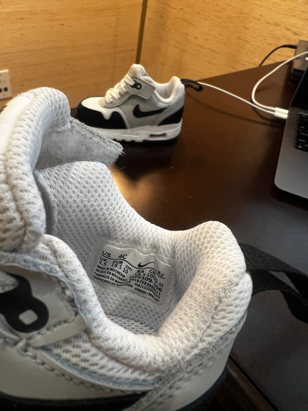 Nike AirMax 1 toddler Black and White sneakers - Picture 2 of 4